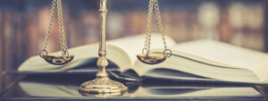 jurisprudência: balança da justiça e livro